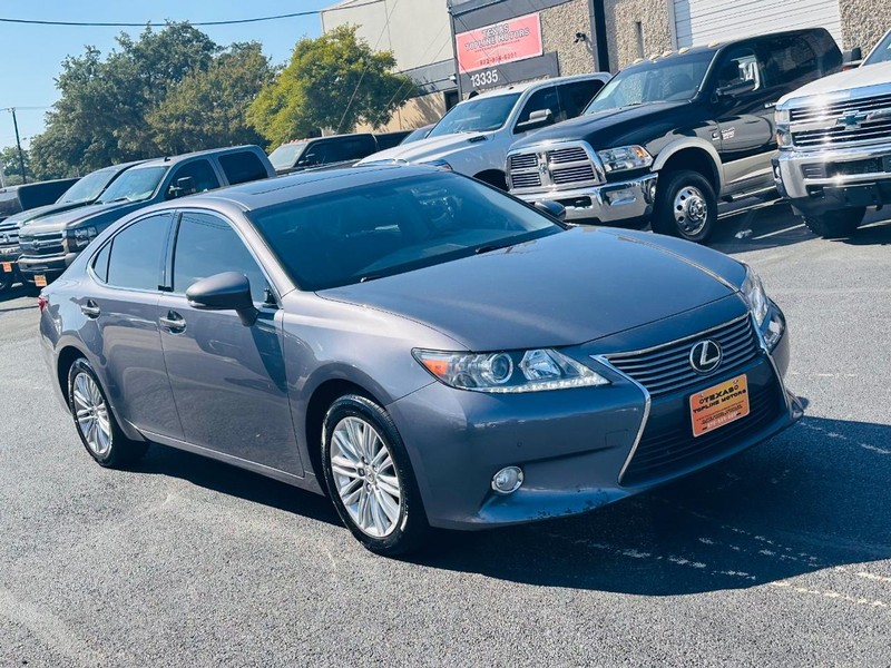 Lexus ES 350 Vehicle Full-screen Gallery Image 5