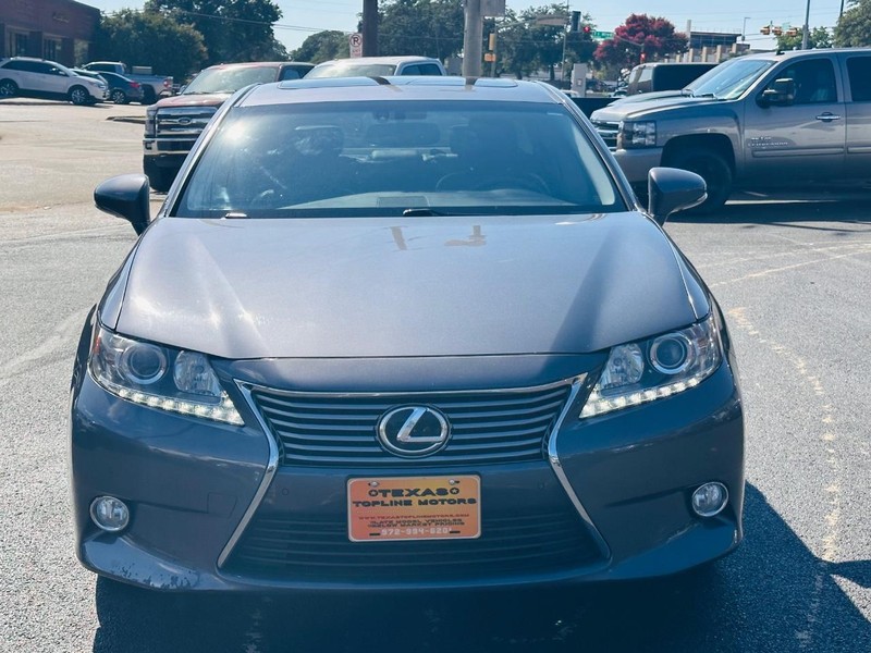 Lexus ES 350 Vehicle Full-screen Gallery Image 6