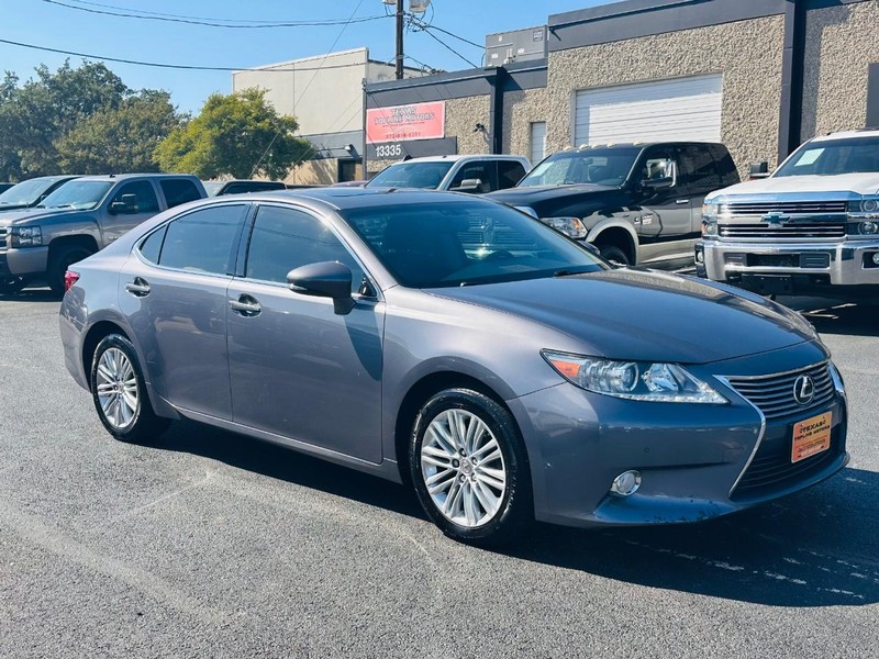Lexus ES 350 Vehicle Full-screen Gallery Image 7
