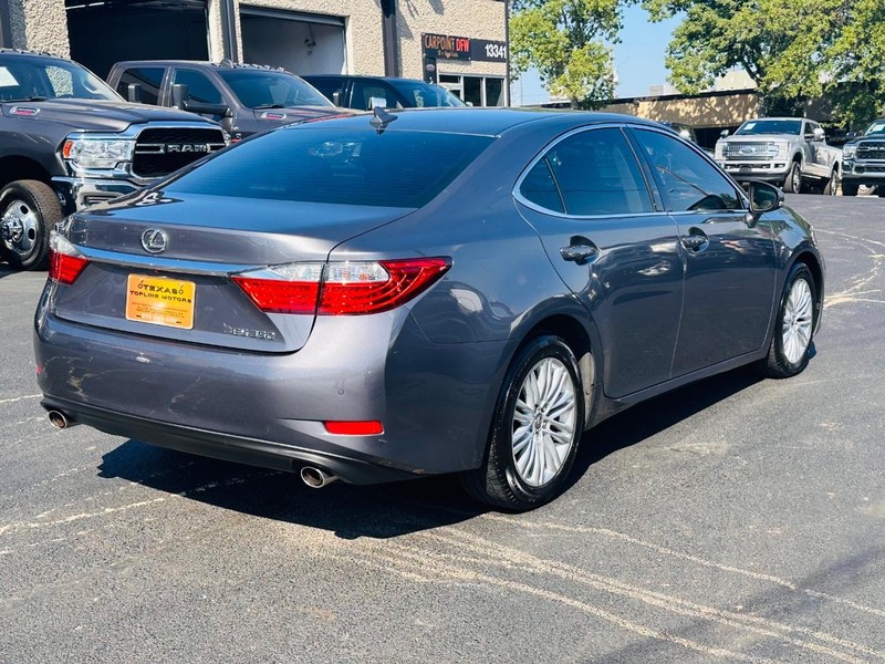 Lexus ES 350 Vehicle Full-screen Gallery Image 8