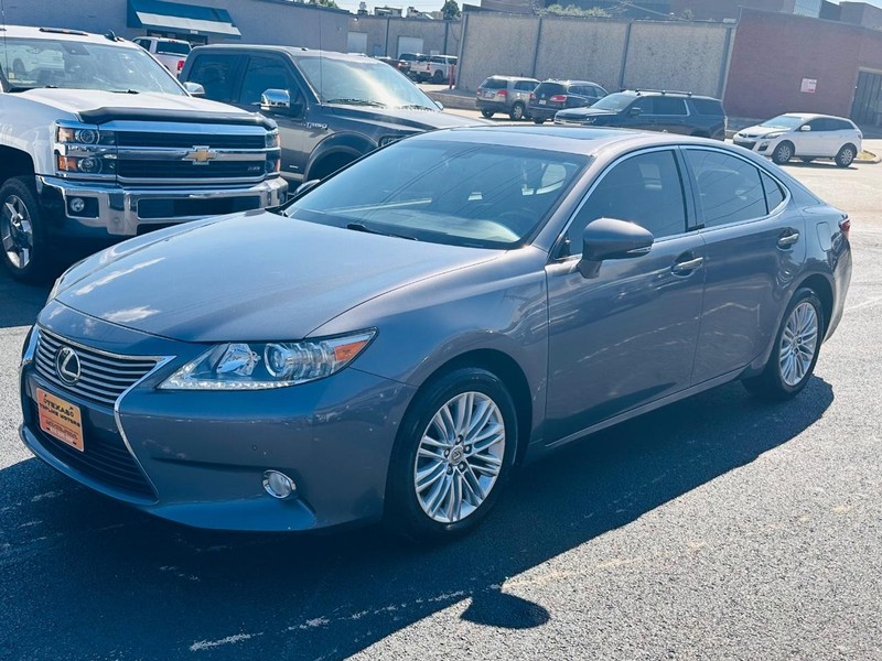 Lexus ES 350 Vehicle Full-screen Gallery Image 9