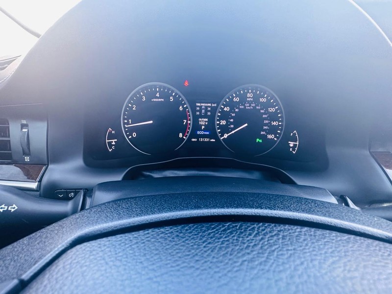 Lexus ES 350 Vehicle Full-screen Gallery Image 29