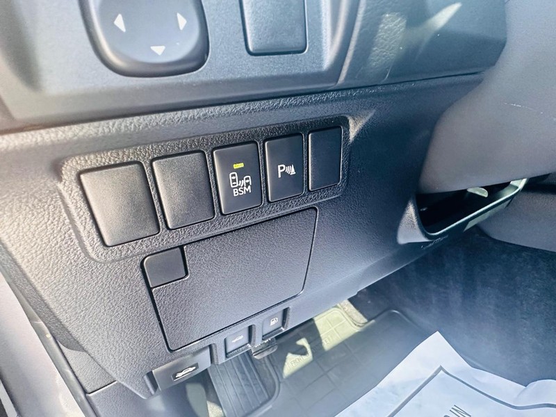 Lexus ES 350 Vehicle Full-screen Gallery Image 31