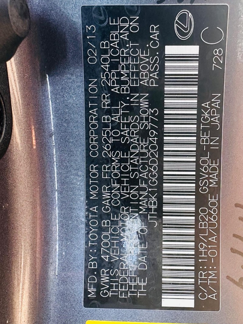 Lexus ES 350 Vehicle Full-screen Gallery Image 36