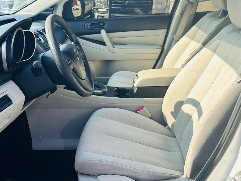 Mazda CX-7 Vehicle Full-screen Gallery Image 15