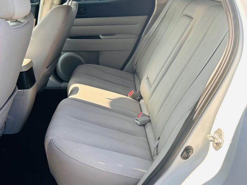 Mazda CX-7 Vehicle Full-screen Gallery Image 17