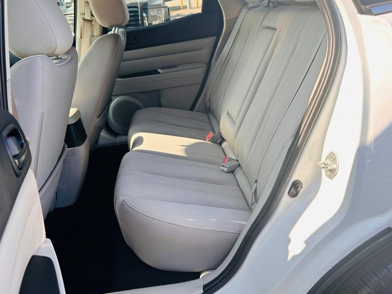 Mazda CX-7 Vehicle Full-screen Gallery Image 18