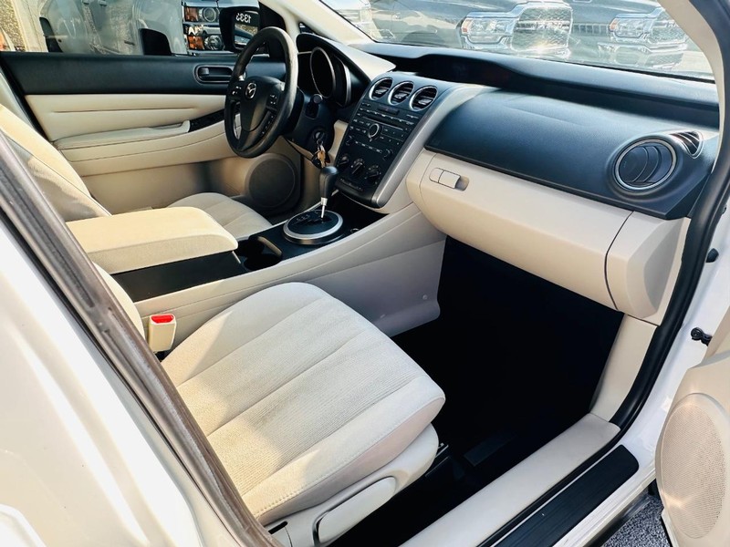 Mazda CX-7 Vehicle Full-screen Gallery Image 24