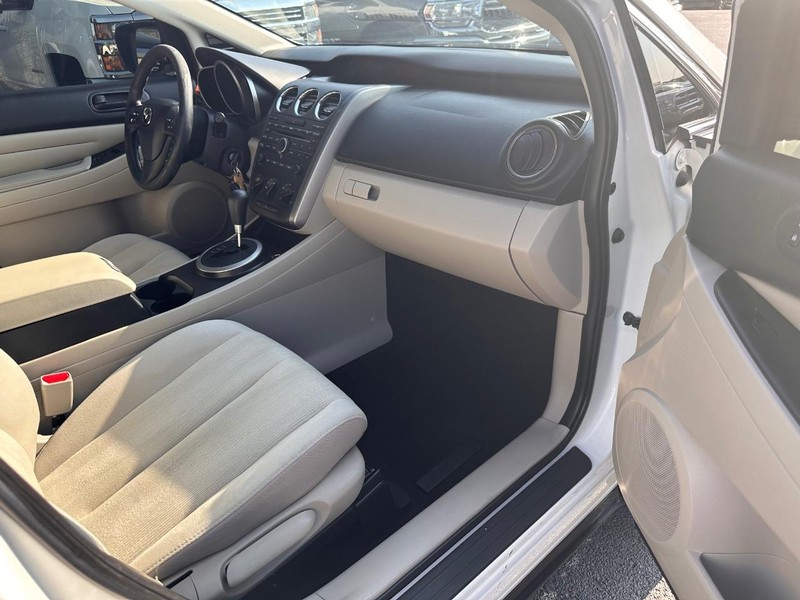 Mazda CX-7 Vehicle Full-screen Gallery Image 27