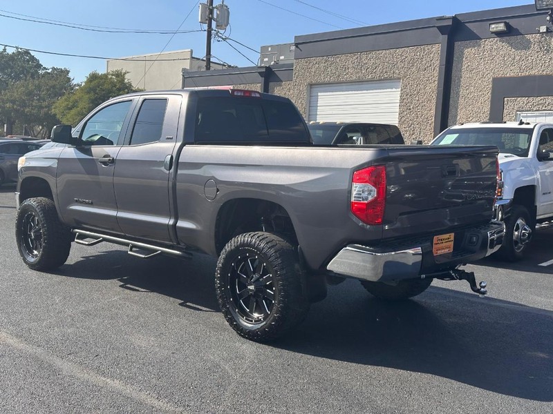 Toyota Tundra 2WD Truck Vehicle Full-screen Gallery Image 04