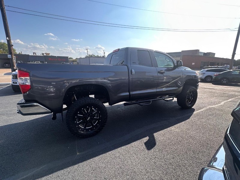 Toyota Tundra 2WD Truck Vehicle Full-screen Gallery Image 05