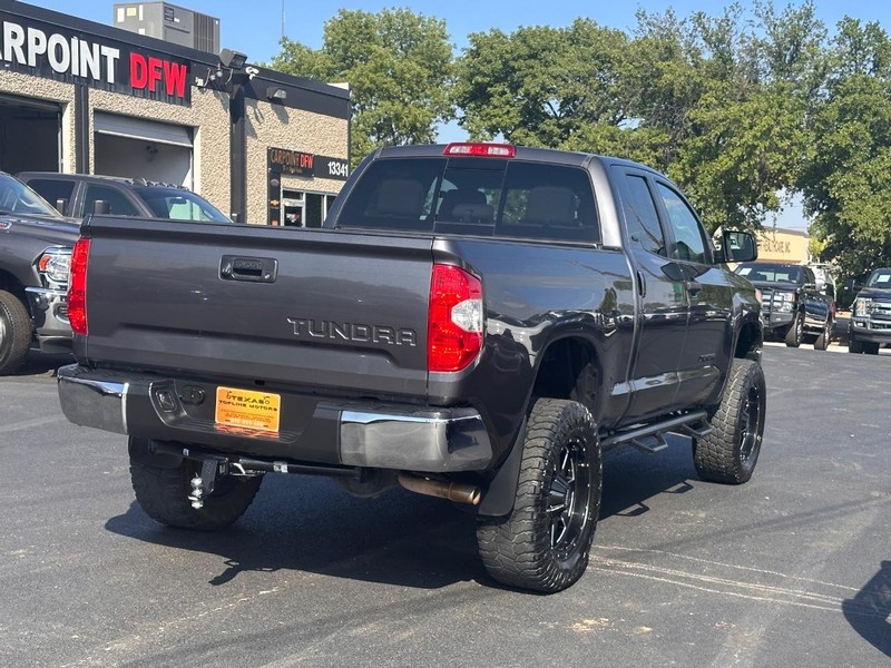 Toyota Tundra 2WD Truck Vehicle Full-screen Gallery Image 09