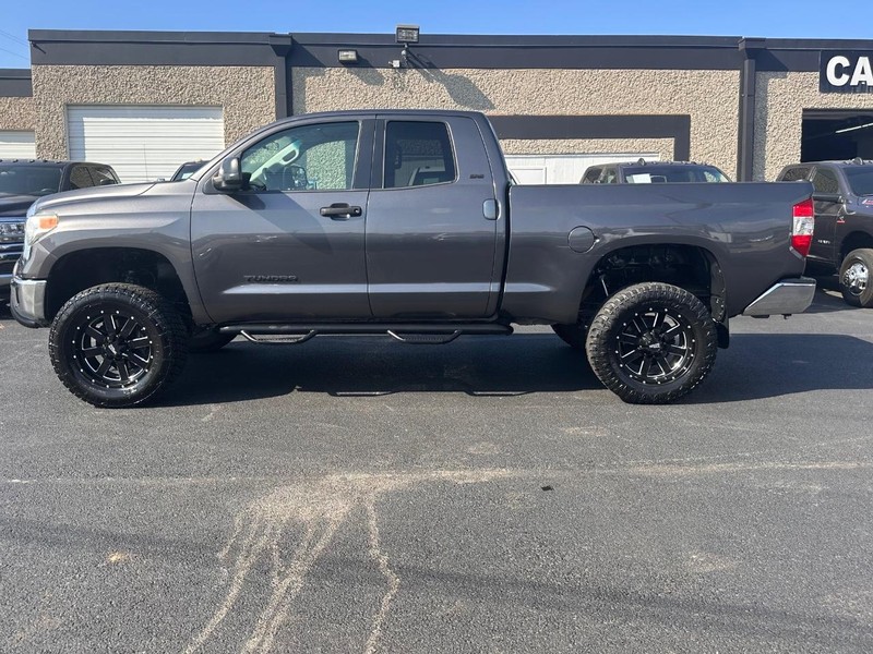 Toyota Tundra 2WD Truck Vehicle Full-screen Gallery Image 14