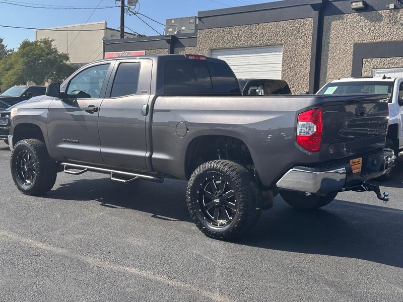 Toyota Tundra 2WD Truck Vehicle Full-screen Gallery Image 15