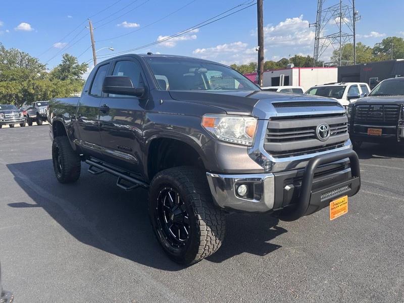 Toyota Tundra 2WD Truck Vehicle Full-screen Gallery Image 16