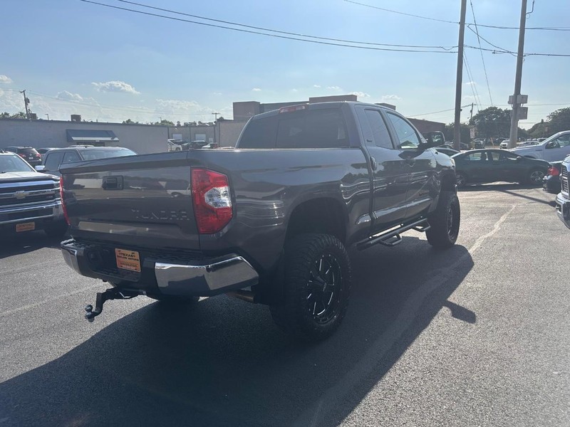 Toyota Tundra 2WD Truck Vehicle Full-screen Gallery Image 19