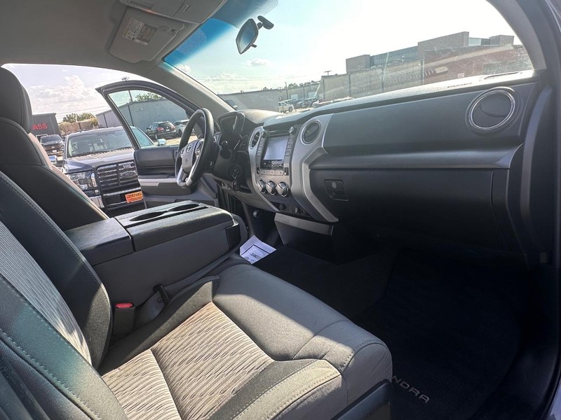 Toyota Tundra 2WD Truck Vehicle Full-screen Gallery Image 22