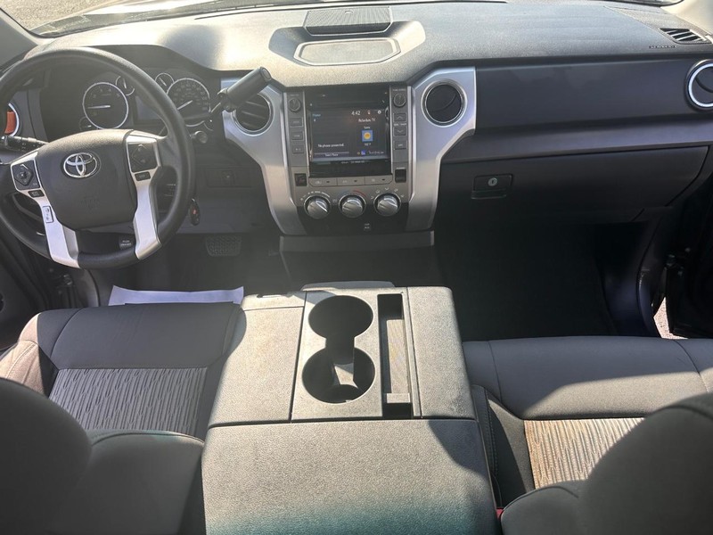 Toyota Tundra 2WD Truck Vehicle Full-screen Gallery Image 26