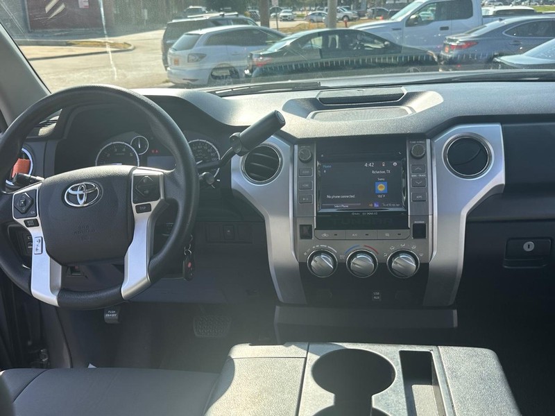 Toyota Tundra 2WD Truck Vehicle Full-screen Gallery Image 27