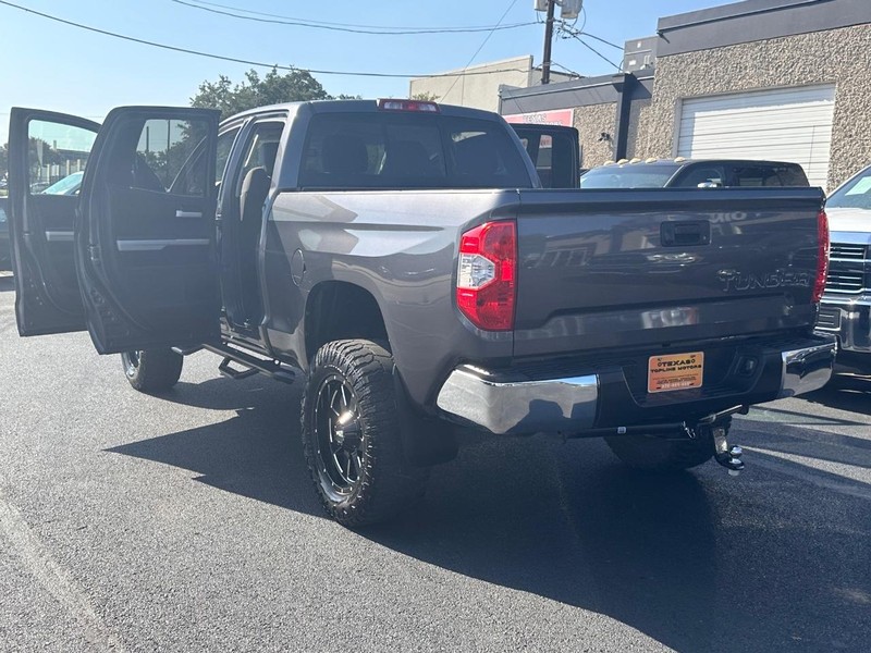 Toyota Tundra 2WD Truck Vehicle Full-screen Gallery Image 32