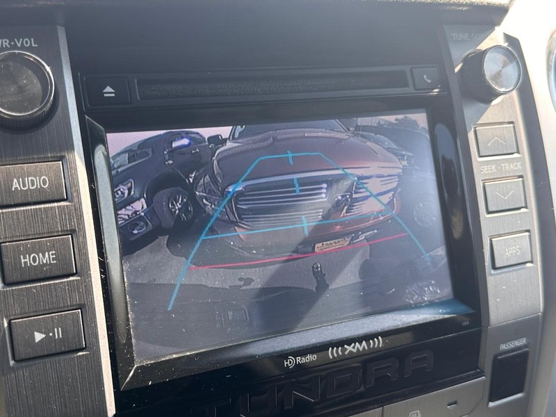 Toyota Tundra 2WD Truck Vehicle Full-screen Gallery Image 35