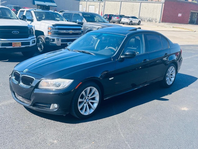 BMW 3 Series Vehicle Full-screen Gallery Image 2