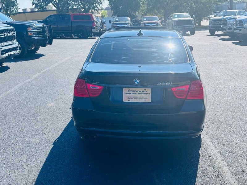 BMW 3 Series Vehicle Full-screen Gallery Image 7