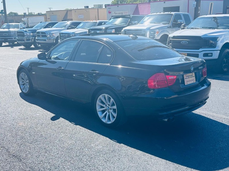 BMW 3 Series Vehicle Full-screen Gallery Image 8