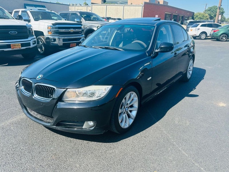 BMW 3 Series Vehicle Full-screen Gallery Image 10