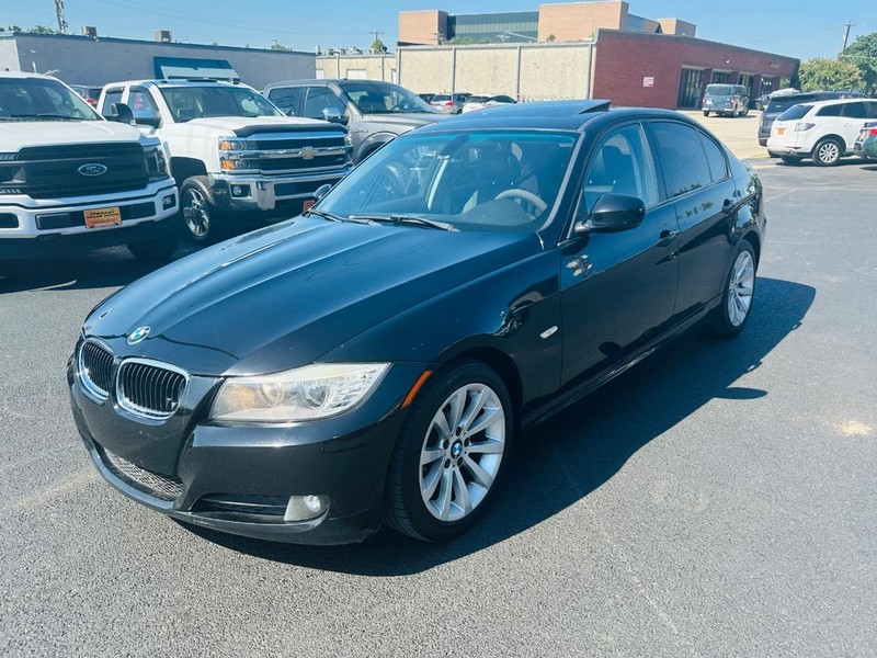 BMW 3 Series Vehicle Full-screen Gallery Image 11