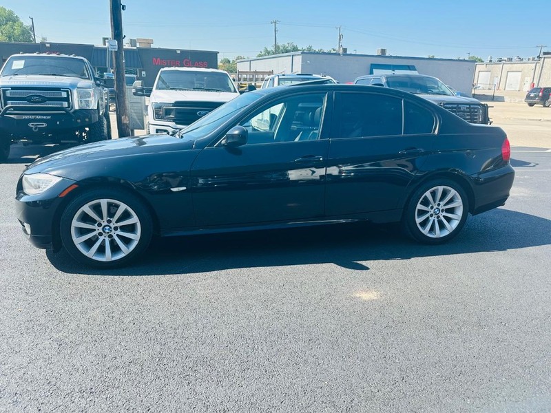 BMW 3 Series Vehicle Full-screen Gallery Image 15