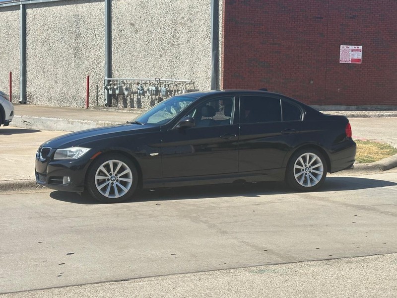 BMW 3 Series Vehicle Full-screen Gallery Image 16