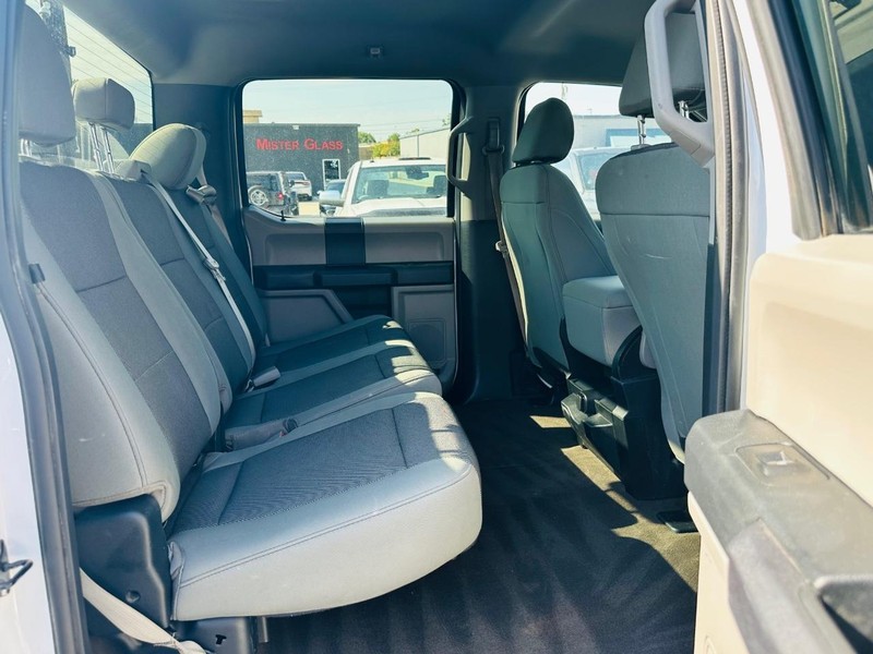 Ford F-150 Vehicle Full-screen Gallery Image 26