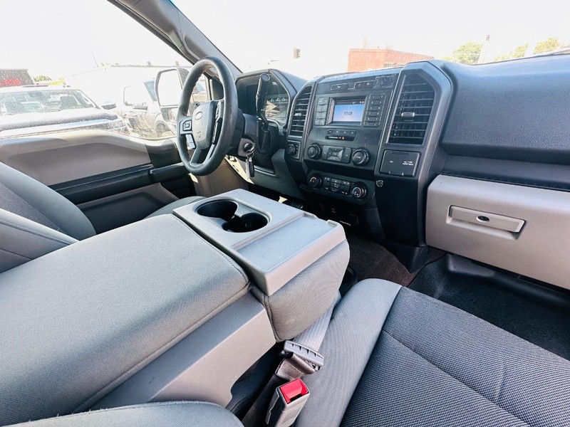 Ford F-150 Vehicle Full-screen Gallery Image 29