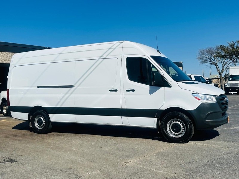 2022 MercedesBenz Sprinter Cargo Van 2500 High Roof I4 Gas 170" RWD FullSize Van in Dallas TX