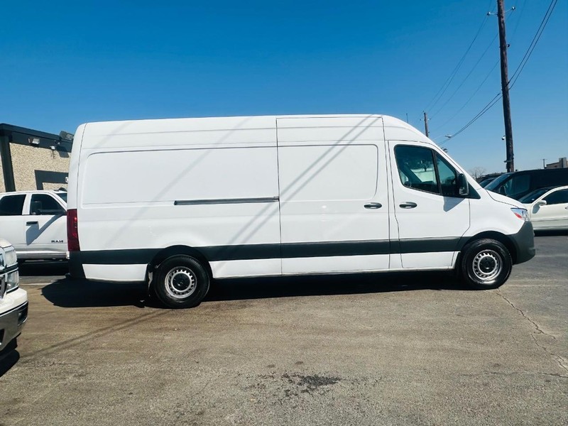2022 MercedesBenz Sprinter Cargo Van 2500 High Roof I4 Gas 170" RWD FullSize Van in Dallas TX