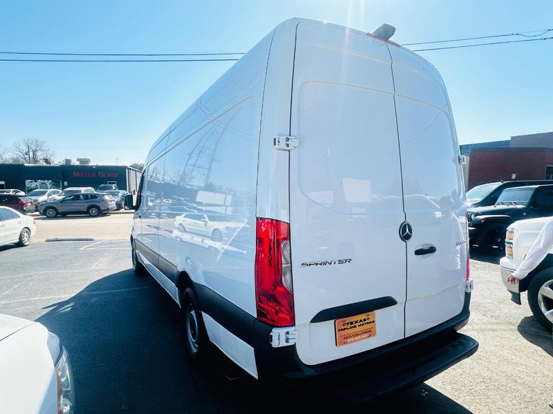 Mercedes-Benz Sprinter Cargo Van Vehicle Full-screen Gallery Image 8