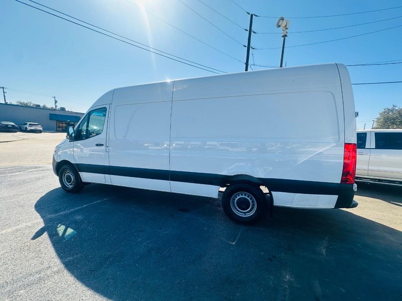 Mercedes-Benz Sprinter Cargo Van Vehicle Full-screen Gallery Image 9