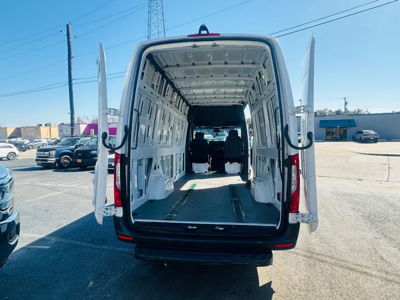 Mercedes-Benz Sprinter Cargo Van Vehicle Full-screen Gallery Image 14