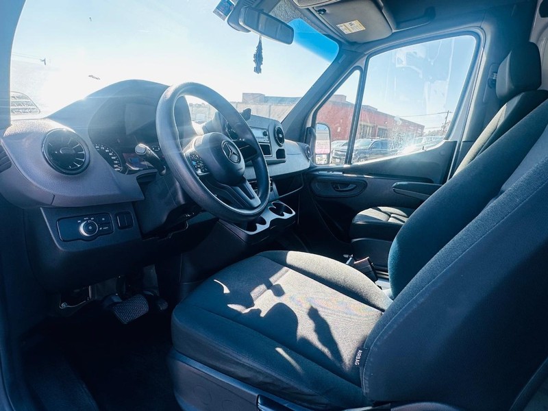 Mercedes-Benz Sprinter Cargo Van Vehicle Full-screen Gallery Image 20