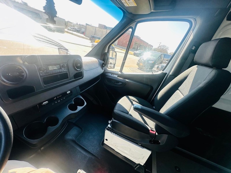 Mercedes-Benz Sprinter Cargo Van Vehicle Full-screen Gallery Image 25