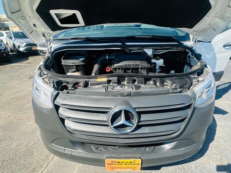 Mercedes-Benz Sprinter Cargo Van Vehicle Full-screen Gallery Image 26