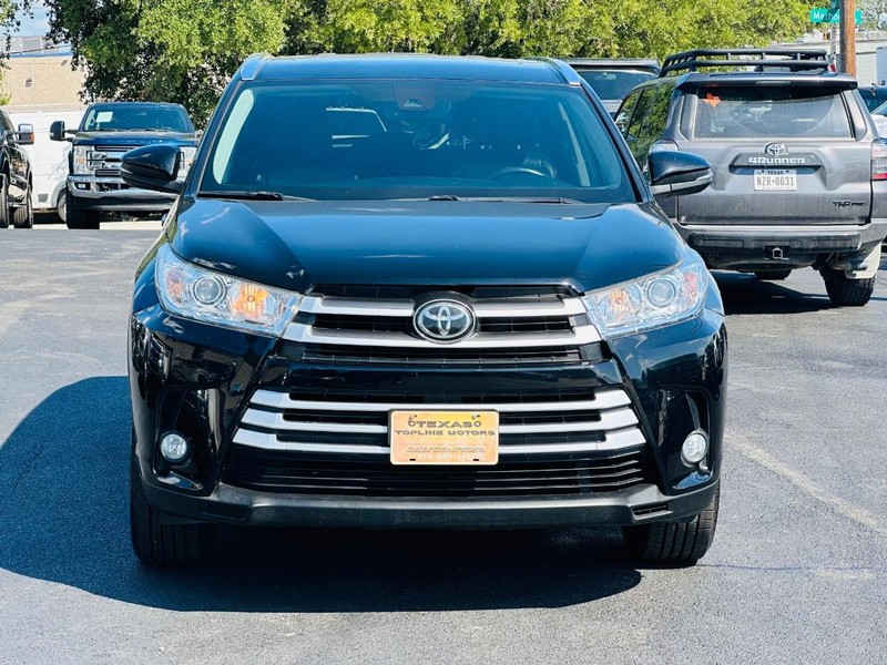 Toyota Highlander Vehicle Full-screen Gallery Image 07