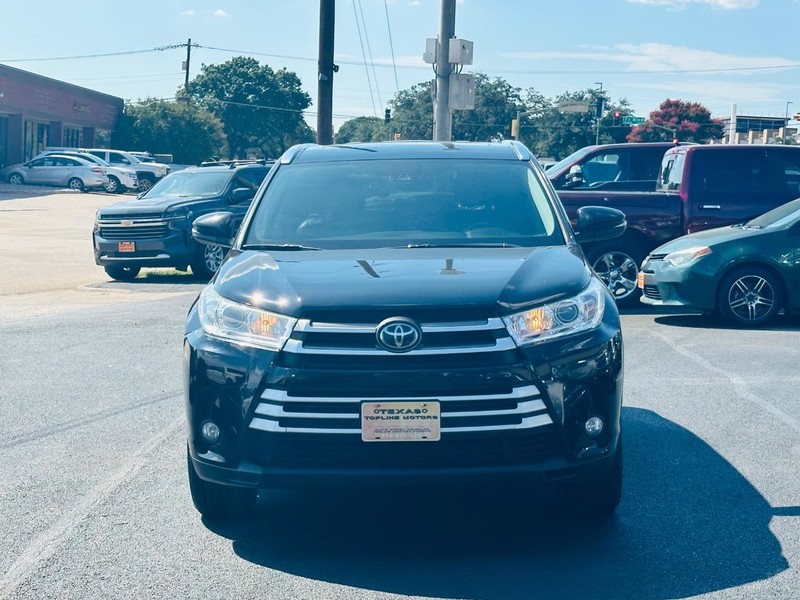 Toyota Highlander Vehicle Full-screen Gallery Image 08