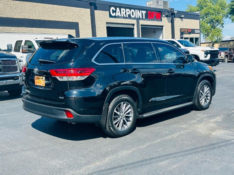 Toyota Highlander Vehicle Full-screen Gallery Image 09