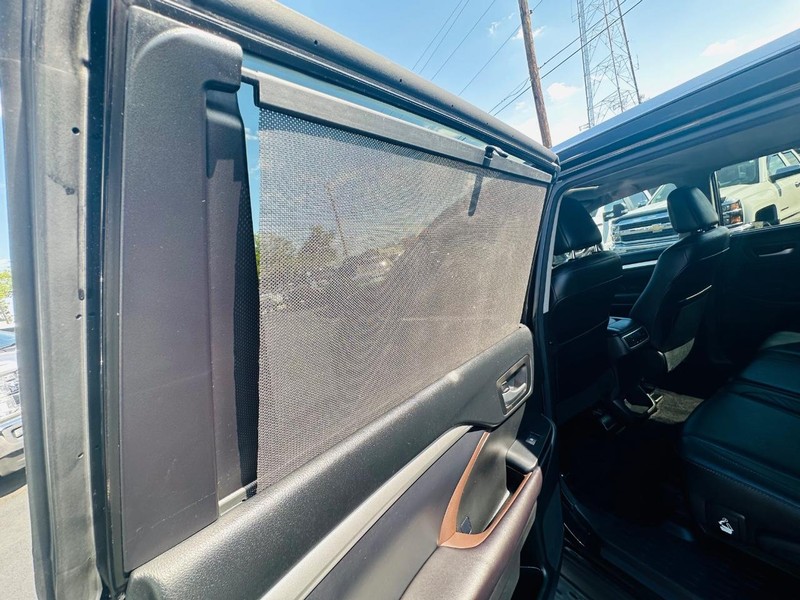 Toyota Highlander Vehicle Full-screen Gallery Image 30