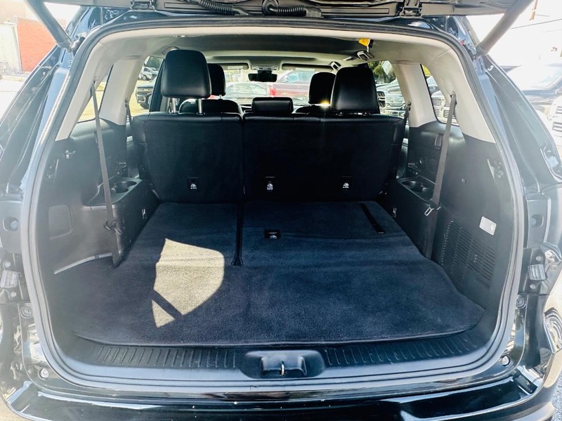 Toyota Highlander Vehicle Full-screen Gallery Image 34