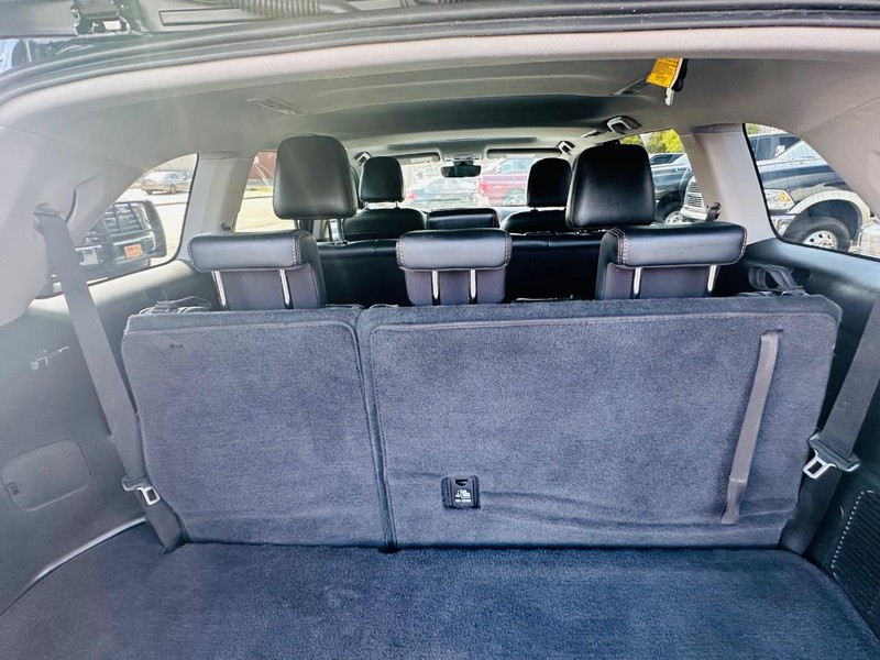 Toyota Highlander Vehicle Full-screen Gallery Image 37