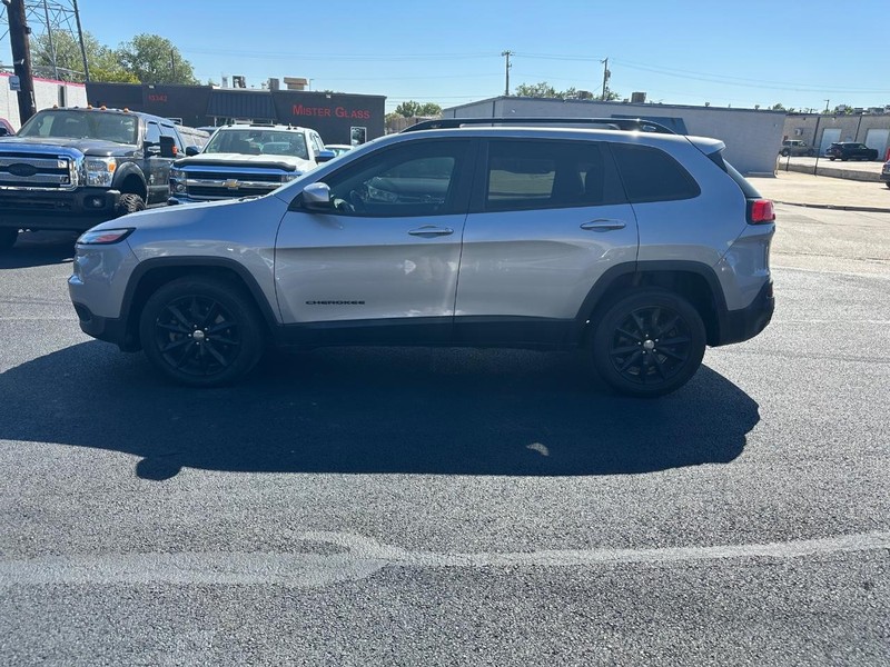 Jeep Cherokee Vehicle Full-screen Gallery Image 06