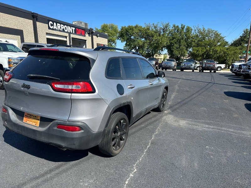 Jeep Cherokee Vehicle Full-screen Gallery Image 08